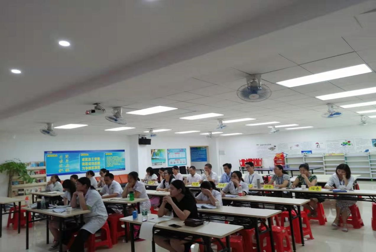 仁參醫(yī)藥第一期“儲(chǔ)備店長(zhǎng)”集訓(xùn)班學(xué)員競(jìng)選店長(zhǎng)現(xiàn)場(chǎng)風(fēng)采